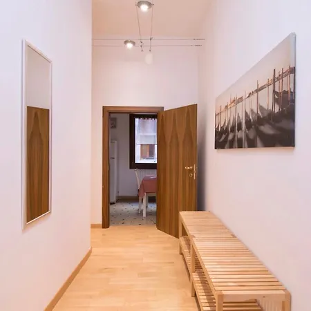 S & L House Benátky