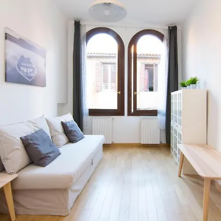 Apartmán S & L House *